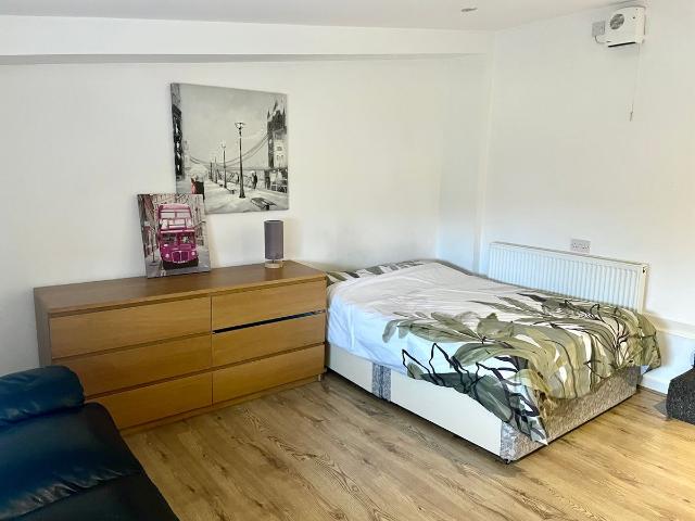 Studio for rent in Balls Hill, Wednesbury