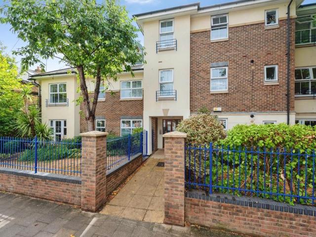 Apartment for rent in Norbiton, Greater London