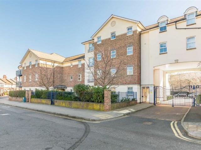 Apartment for rent in Norbiton, Greater London