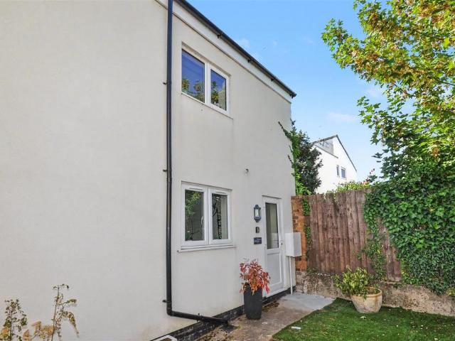 Apartment for rent in Sydenham, Green Close