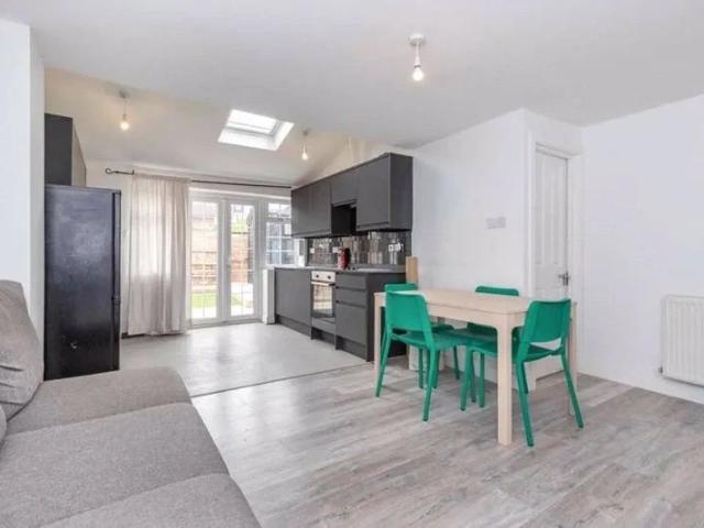 House for rent in Berrylands, Greater London