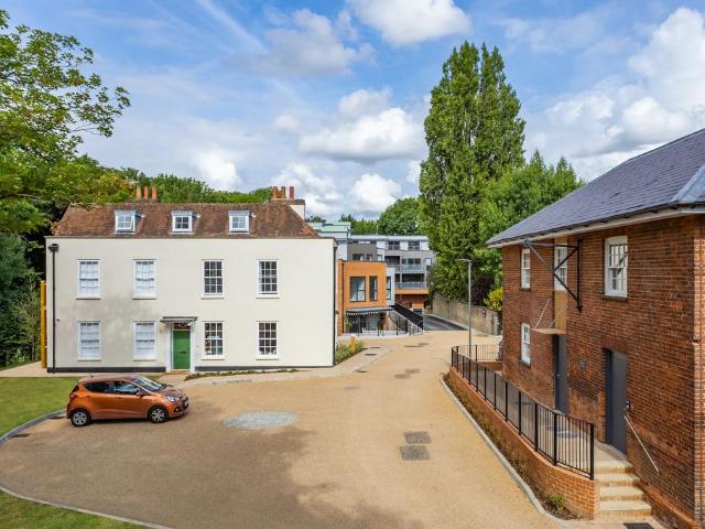 Apartment for rent in Stoneleigh, Ewell