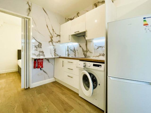 Studio for rent in London Borough of Merton, Greater London