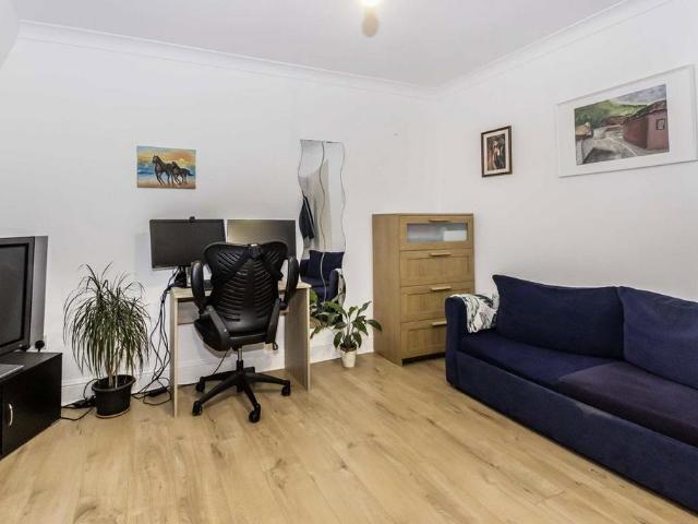 Apartment for rent in North Sheen, Greater London
