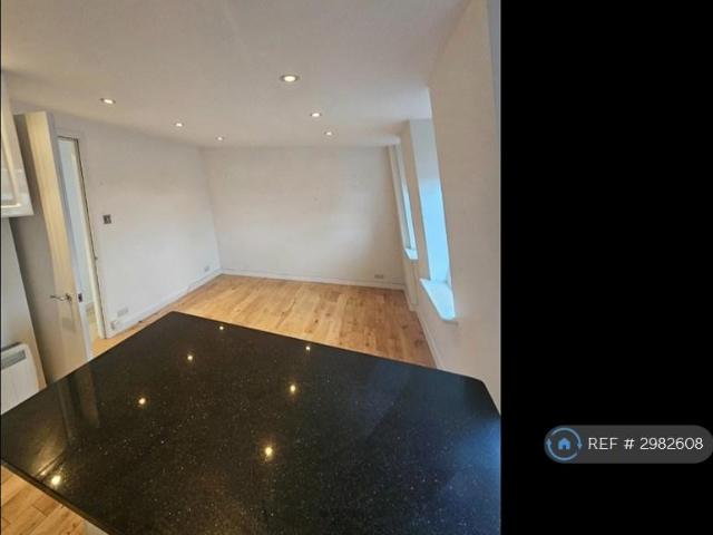 Apartment for rent in North Sheen, Greater London