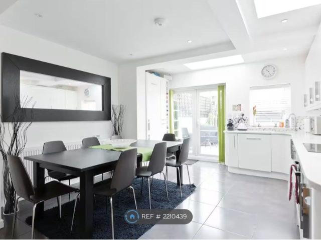 House for rent in North Sheen, Greater London