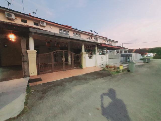 Terraced House for sale in Malaka