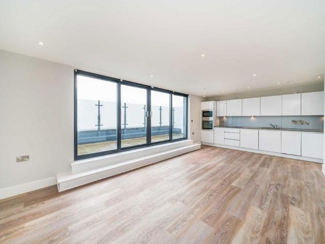 Apartment for rent in North Sheen, Greater London