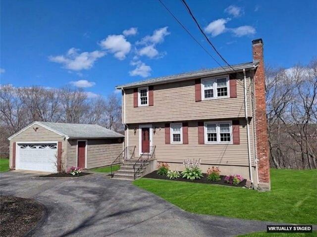House for sale in Lincoln, Rhode Island