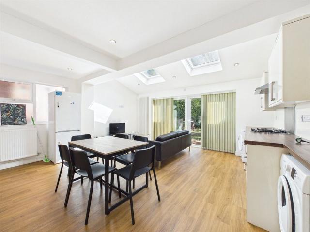 Room for rent in Attenborough, East Midlands