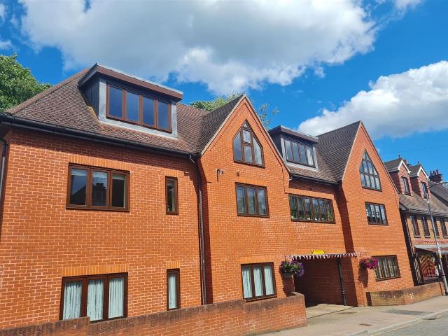 Apartment for rent in Heronsgate, Batchworth
