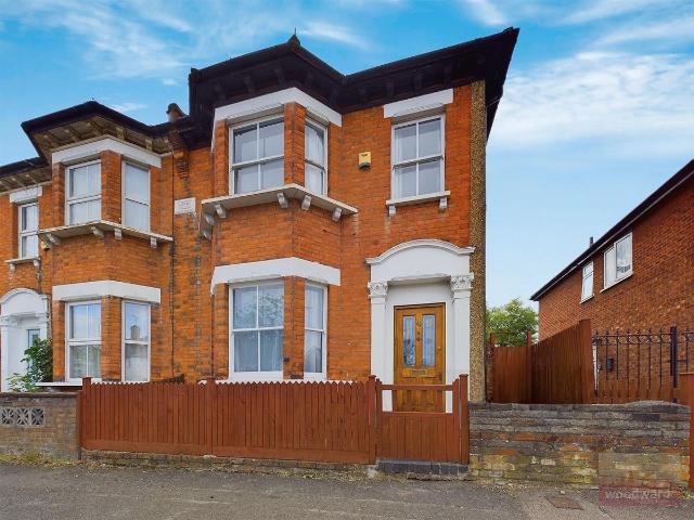 Apartment for rent in Harrow On The Hill, Greater London