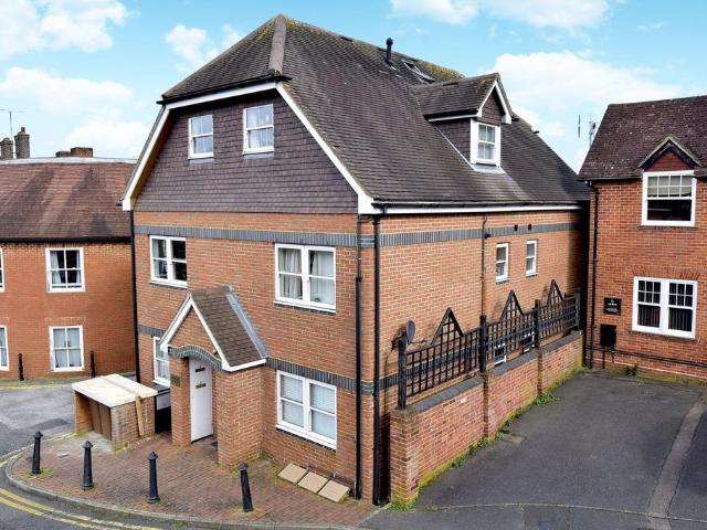 Apartment for rent in Holloway Hill, Fole