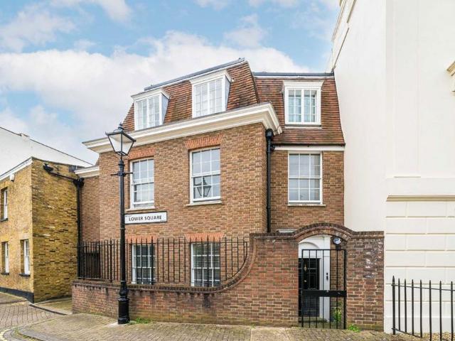 House for rent in London Borough of Hounslow, Greater London