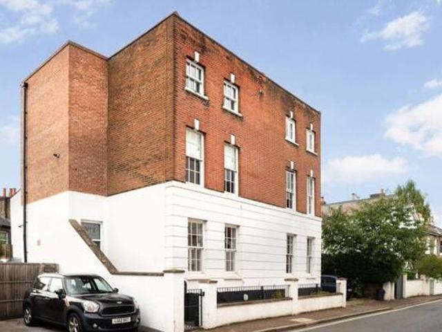House for sale in Kingston Upon Thames, Greater London