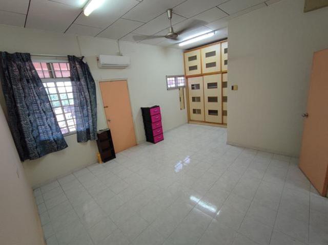 Terraced House for sale in Malaka
