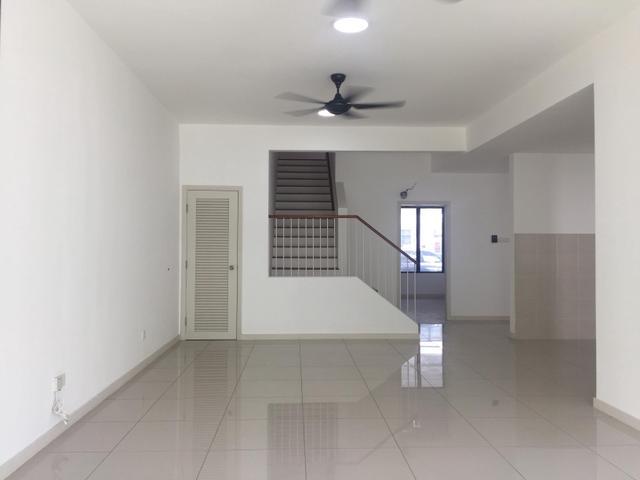 Townhouse for rent in Petaling, Alam Impian
