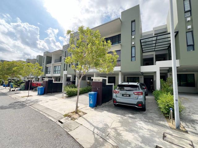 Townhouse for sale in Petaling, Alam Impian