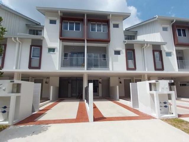 Townhouse for rent in Tanjong Sepat, Selangor