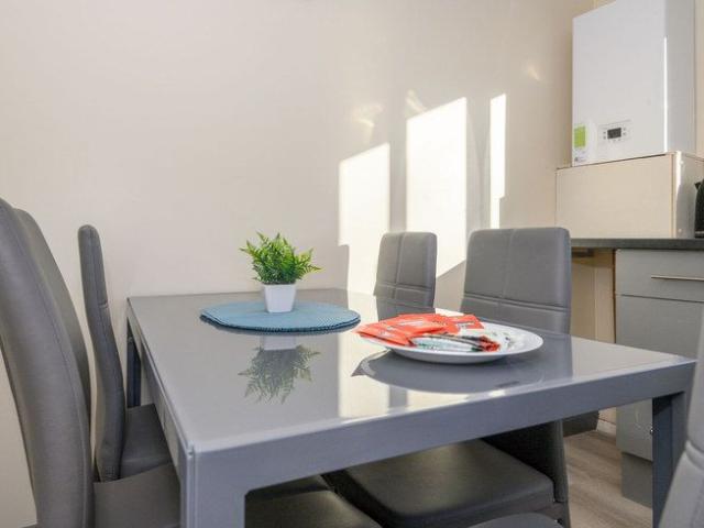 Studio for rent in Wortley, West Yorkshire