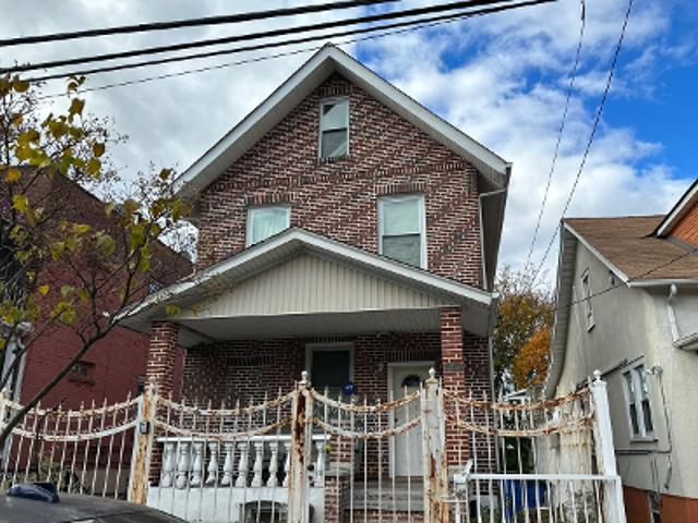 House for sale in The Bronx, Arverne