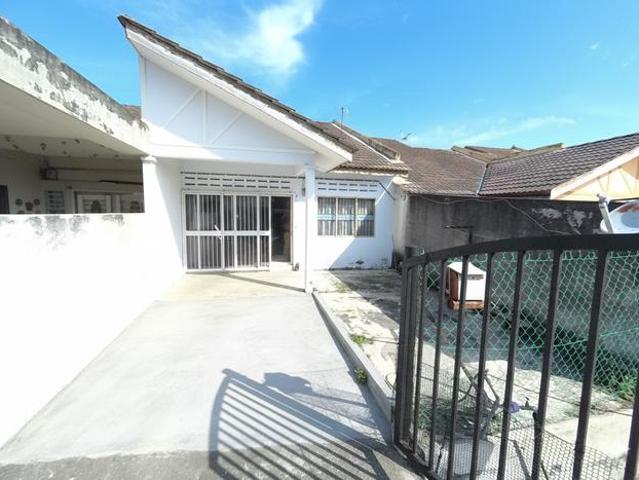 Terraced House for sale in Malaka