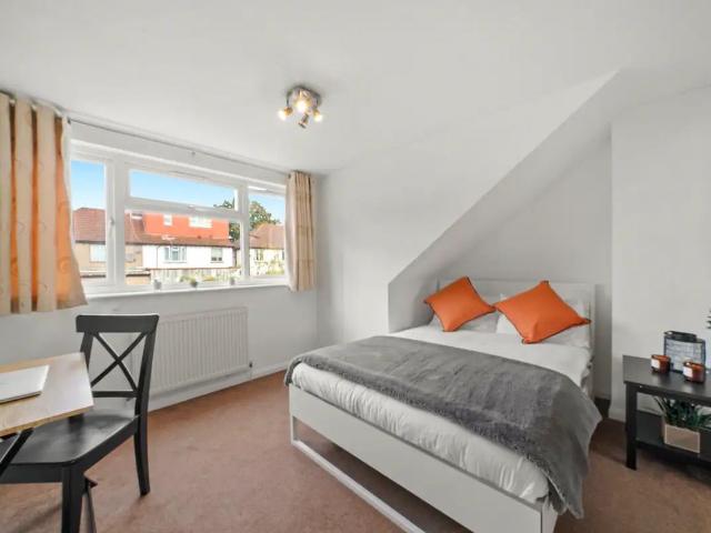 Room for rent in London Borough of Ealing, Park Royal