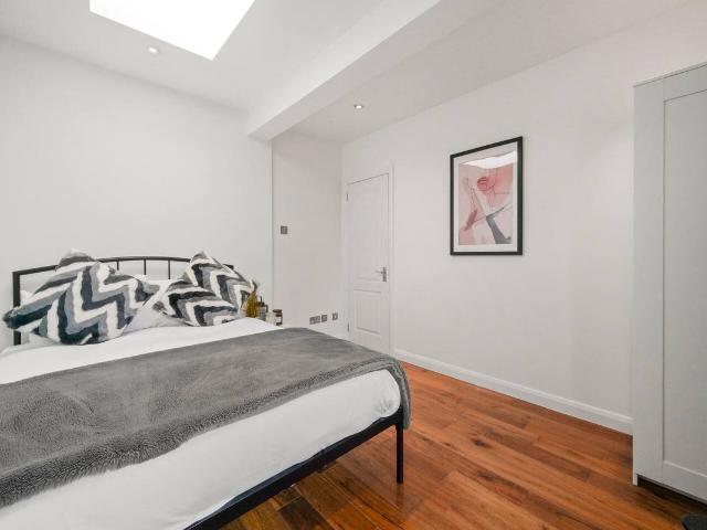 Room for rent in London Borough of Ealing, Park Royal