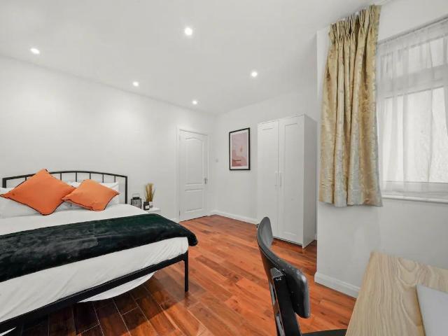 Room for rent in London Borough of Ealing, Park Royal