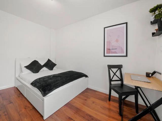 Room for rent in London Borough of Ealing, Park Royal