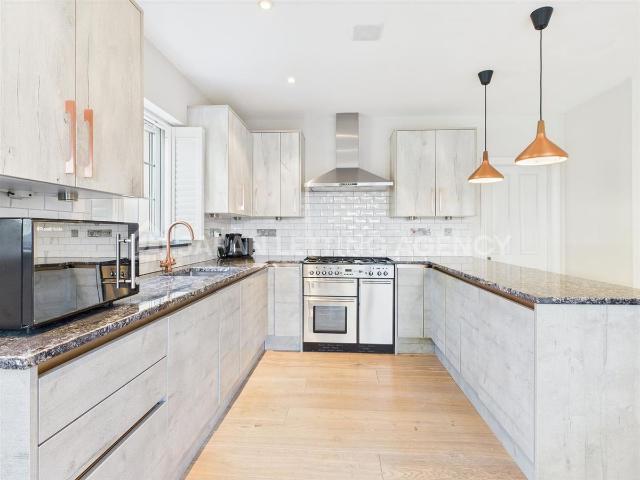House for rent in London Borough of Ealing, Greater London