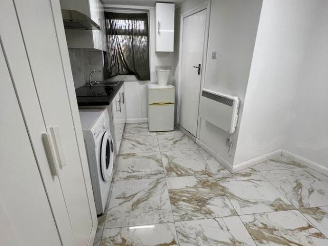 Studio for rent in Aveley, Essex