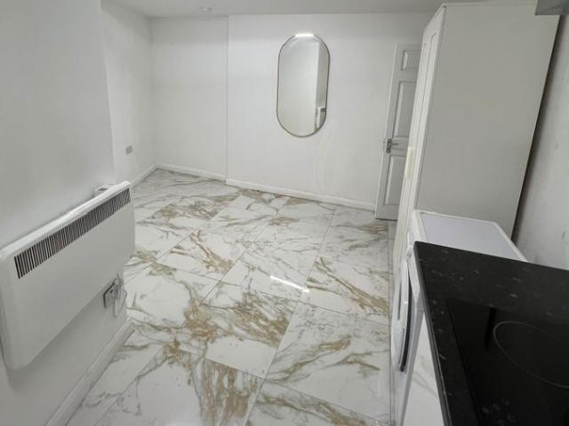 Studio for rent in Aveley, Essex