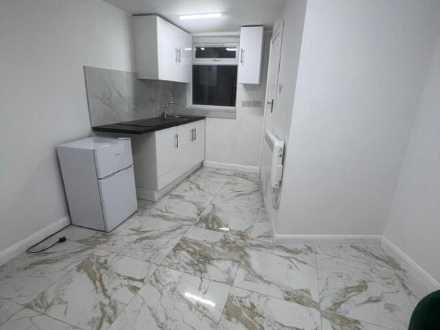 Studio for rent in Aveley, Essex