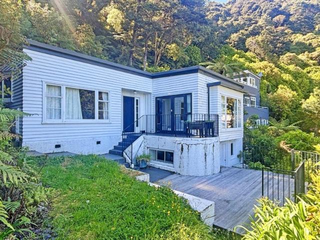 House for rent in Lowry Bay, Lower Hutt