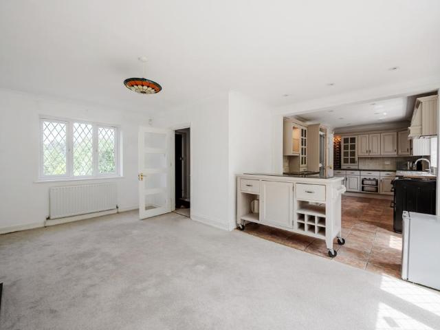 House for rent in Caterham Valley, Hillview