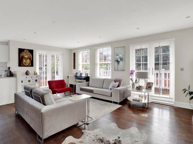 House for rent in Blackhills, Surrey