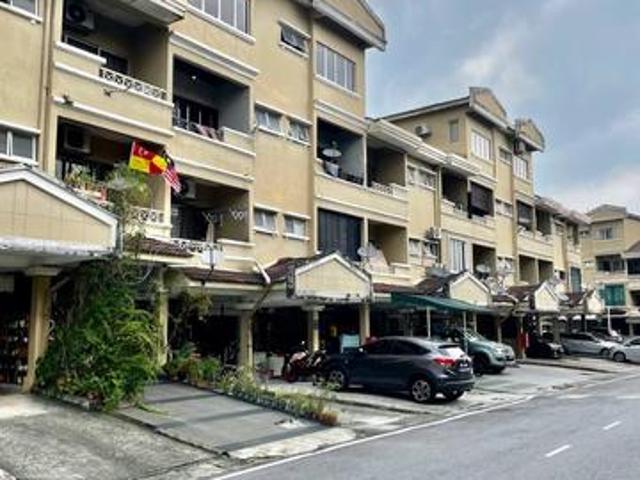 Townhouse for sale in Petaling, Alam Impian