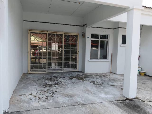 Terraced House for sale in Malaka