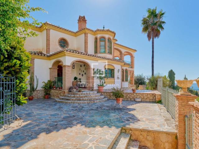 Casa en venta en La Cala del Moral, La Axarquía