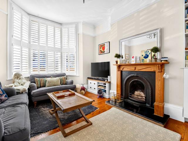 Apartment for rent in Highbury, Greater London