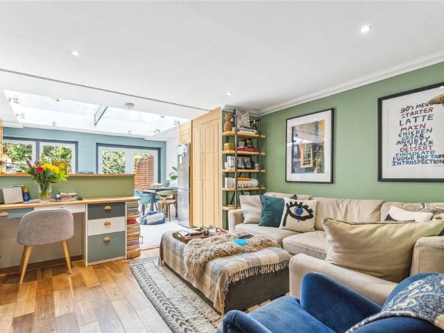 Apartment for rent in Highbury, Greater London