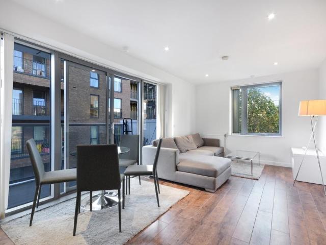 Apartment for rent in Poplar Grove, Greater London