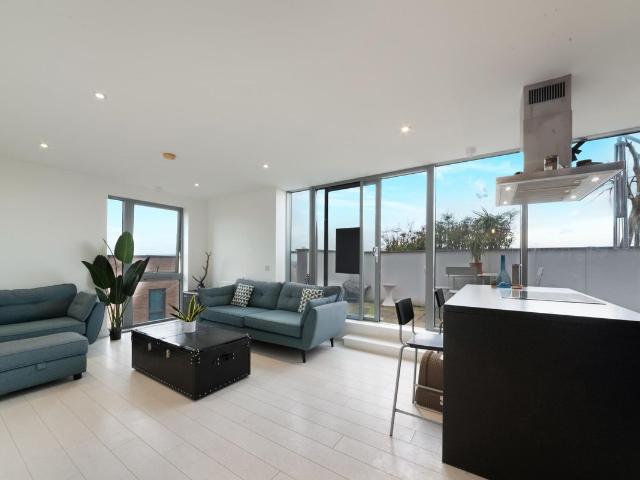 Apartment for rent in Poplar Grove, Greater London