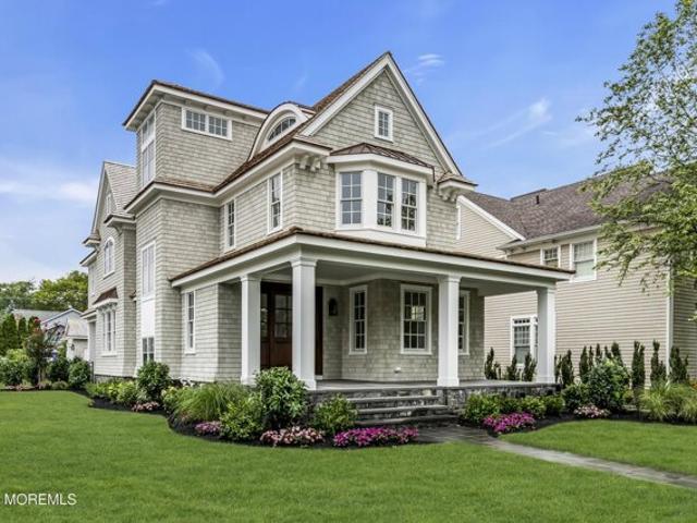 House for sale in Spring Lake