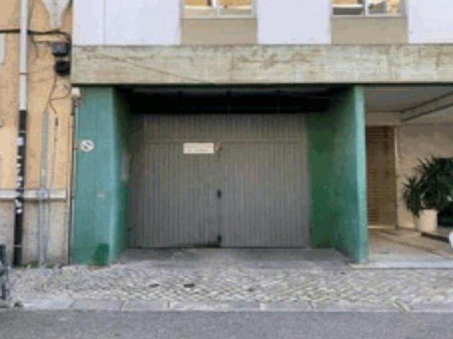 Garagem venda em Estrela, Lisboa