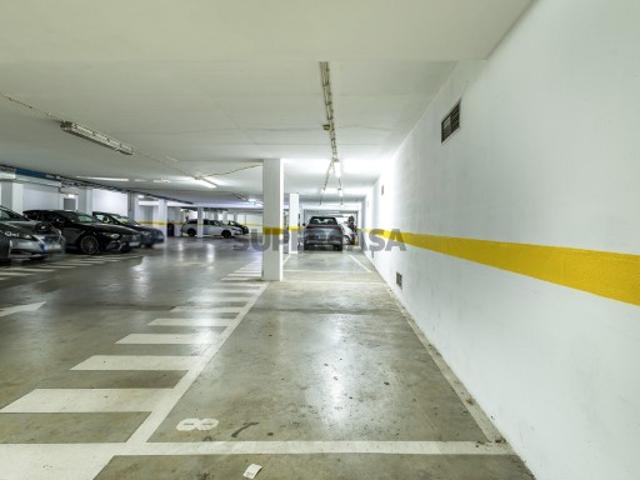 Garagem venda em Campo de Ourique, Lisboa