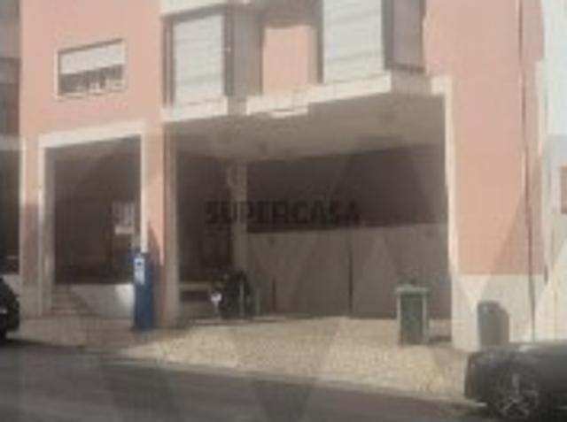 Garagem venda em Prazeres, Lisboa