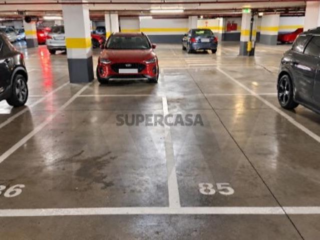 Garagem venda em Campolide, Lisboa