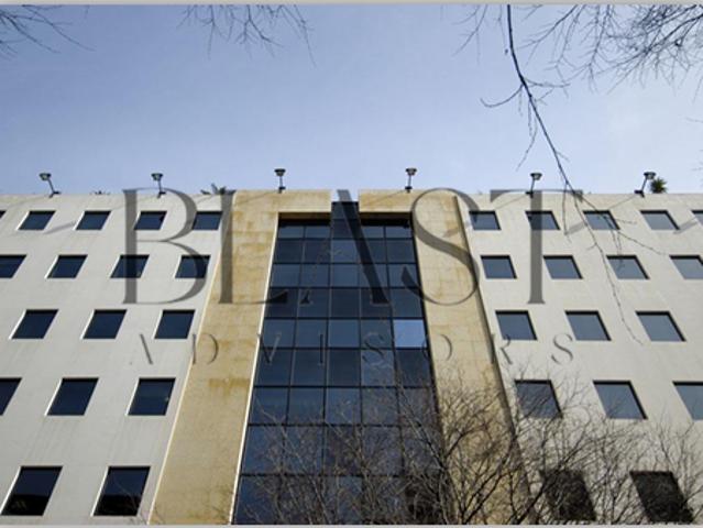 Garagem alugar em São Mamede, Lisboa